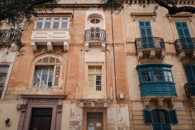 Malta adasının başkenti Valletta 'da sokaklar ve mimari