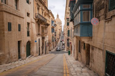 Malta adasının başkenti Valletta 'da sokaklar ve mimari