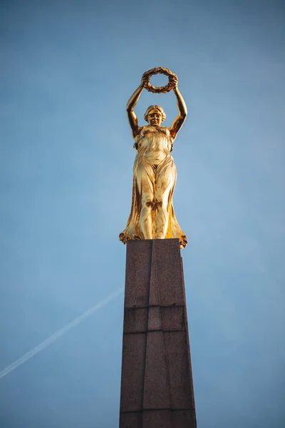 Luxemburg April 2022 Die Ikonische Goldene Statue Stadtzentrum — Stockfoto