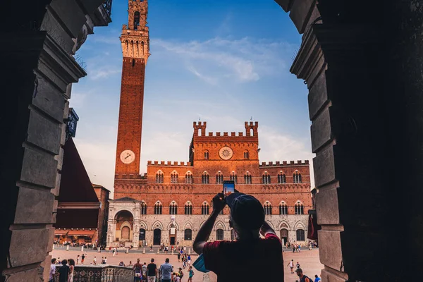 Siena Italy September 2021 Tourists Visiting Piazza Del Campo — Stock Photo, Image