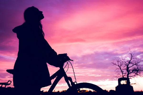 Girl at sunset — Stock Photo, Image