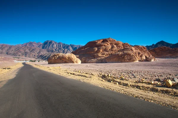 Desert road — Stock Photo, Image