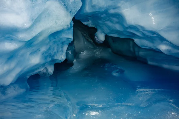 Grotta di ghiaccio blu — Foto Stock