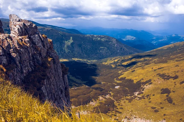 Paisaje de hermosas montañas —  Fotos de Stock