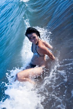 çekici kız sahilde