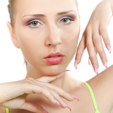 beyaz zemin üzerinde çıplak kadın