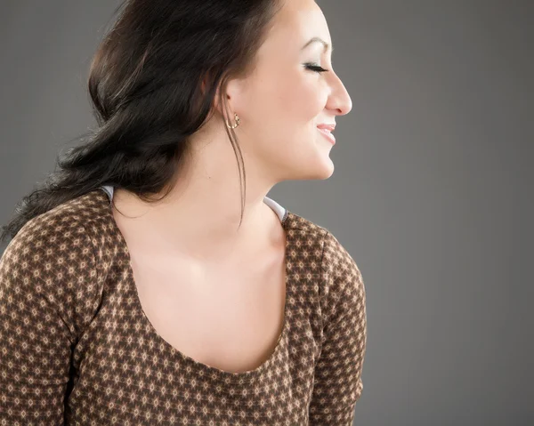 Hermosa mujer en un vestido marrón —  Fotos de Stock