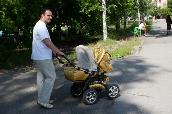 Family on walk — Stock Photo, Image