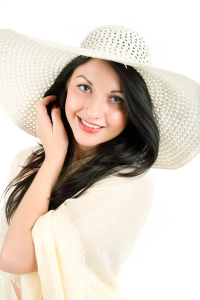 Νεαρή μελαχρινή σε ένα λευκό καπέλο — Φωτογραφία Αρχείου