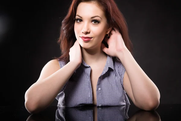 Brunette at mirror table — Stock Photo, Image