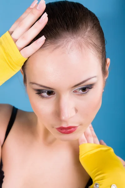 Beautiful young girl — Stock Photo, Image