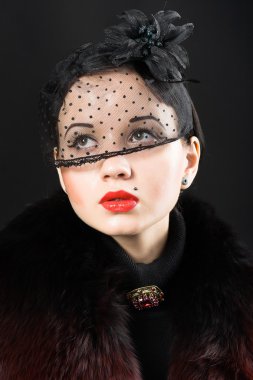 Siyah peçe güzel kadın