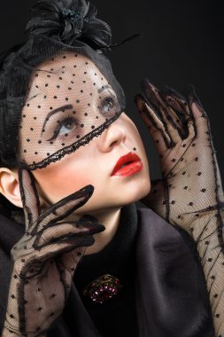 Siyah peçe güzel kadın