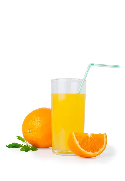오렌지 주스와 얇게 썬 조각 — 스톡 사진