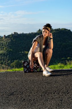 otostopçu genç kadın