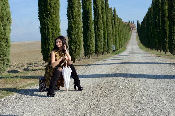 Belle jeune fille en plein air — Photo