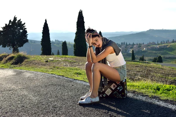 Junge Tramperin — Stockfoto