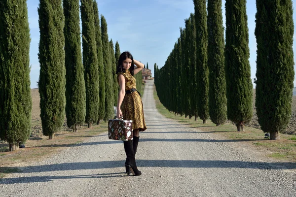 Hermosa joven al aire libre — Foto de Stock