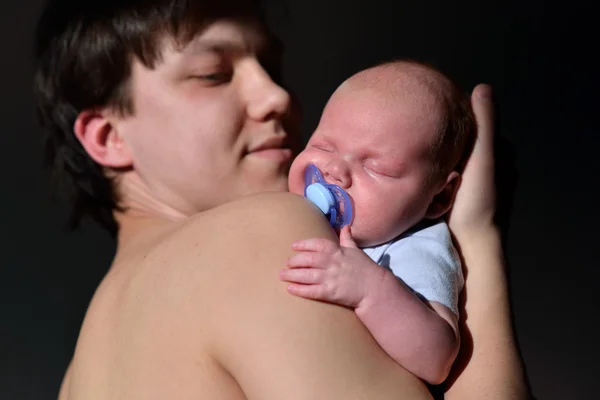 Baby on the fathers hands — Stock Photo, Image