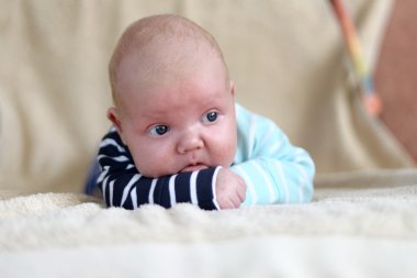 Yeni doğan bir bebek
