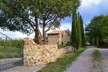 Tuscan evi