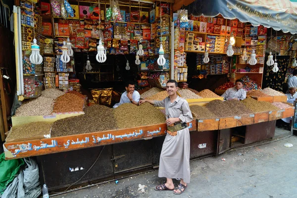 Gatumarknad i Sanaa — Stockfoto