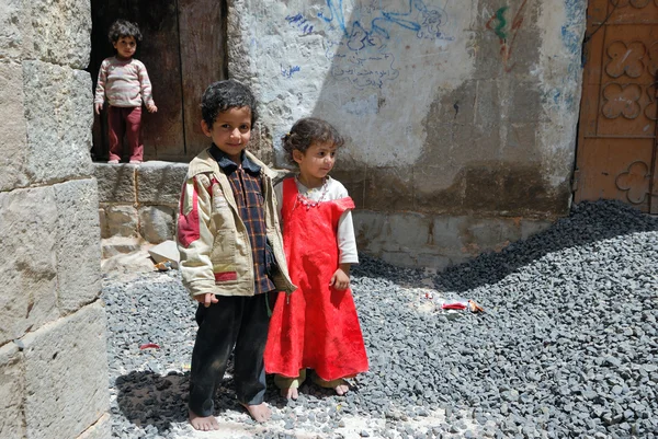 Jemenitische Kinder im Freien — Stockfoto