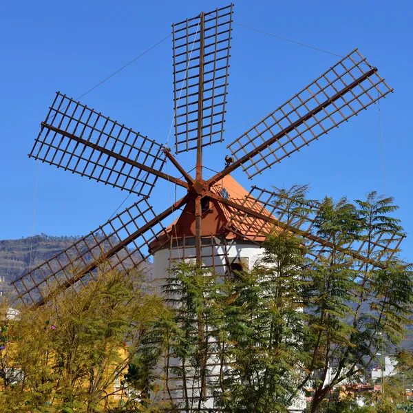 Väderkvarn — Stockfoto