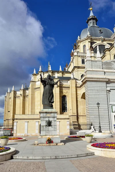 Pope john paul ii emlékművet抽象的な 3 d のシームレスな背景。白い菱形およびペーパー効果のカットで青い飾り — Stockfoto