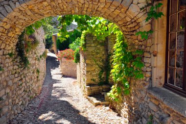 Provence Köyü