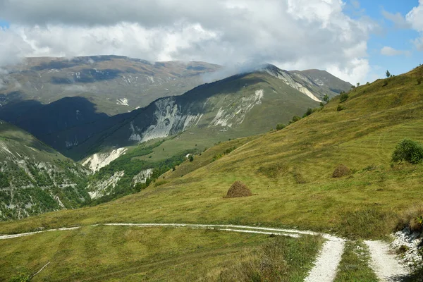 Paisagem Prados Alpinos Montanhas Cáucaso Chechênia Rússia Distrito Vedeno República — Fotografia de Stock