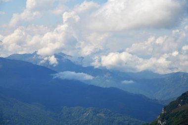 Çeçenistan, Rusya 'daki Kafkasya dağları manzarası. Çeçen Cumhuriyeti 'nin Vedeno ilçesi