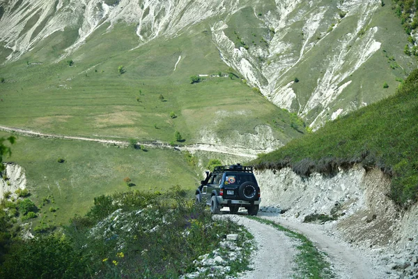 Chechenia Rusia Septiembre 2021 Muestra Automóvil Todoterreno Las Montañas Del — Foto de Stock