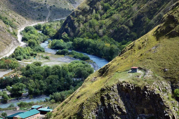 Kafkasya Dağlarındaki Argun Nehrinin Üstünde Çeçenistan Rusya — Stok fotoğraf