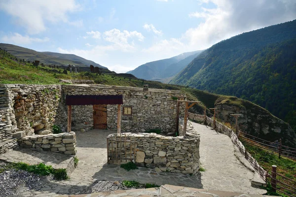 Restaurado Pueblo Khoy Que Encuentra Orilla Del Río Ahkhete Chechenia — Foto de Stock