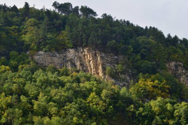 Çeçenistan, Rusya 'daki Kafkasya dağları manzarası. Khoi tarihi mekanı. Çeçen Cumhuriyeti