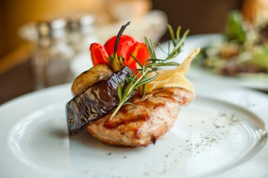 ızgara sebzeli dana biftek