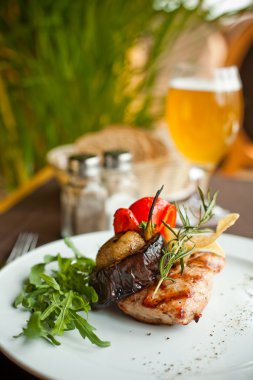 ızgara sebzeli dana biftek