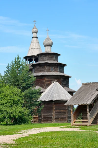 Antyczny drewniany kościół. — Zdjęcie stockowe