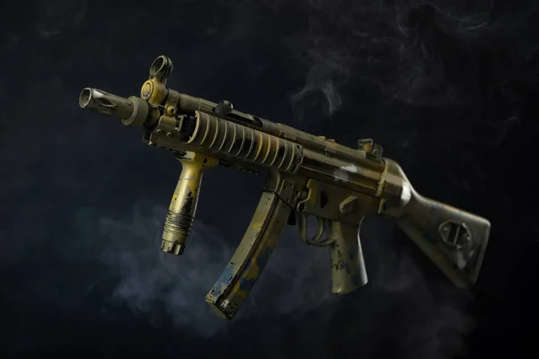 Mp5 submachine gun isolated on a dark background in smoke — Foto Stock