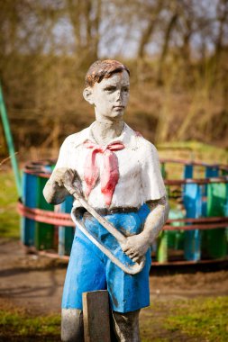 Sovyet öncü heykeli