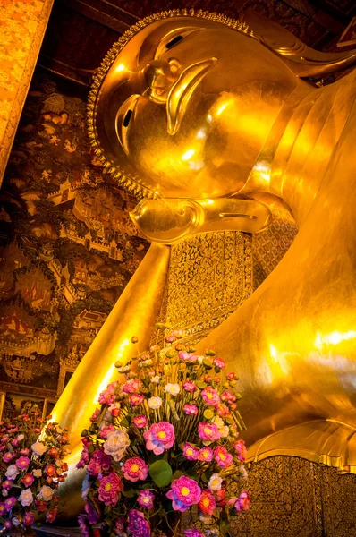 Head of the reclining Buddha — Stock Photo, Image