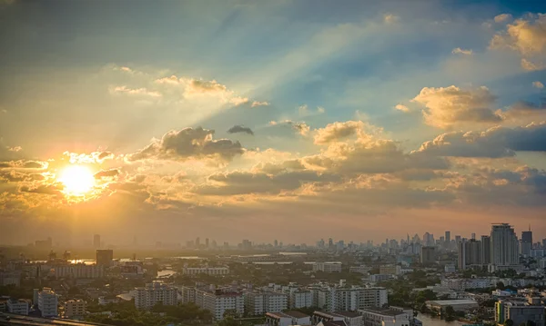 Puesta de sol en megalópolis Bangkok —  Fotos de Stock