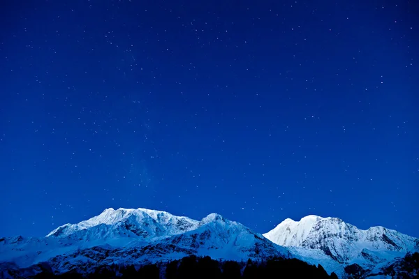 Montanhas Gangapurna e Annapurna — Fotografia de Stock