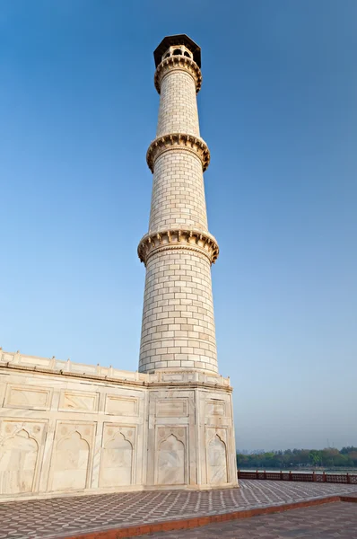 Einzelner Taj Mahal Turm — Stockfoto