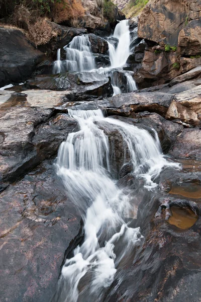 Athukadu waterval — Stockfoto