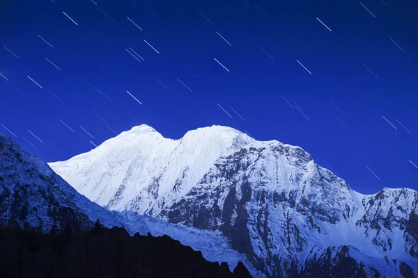 Montaña y estrellas — Foto de Stock