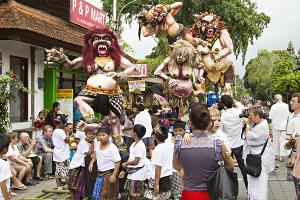 Parada de Ngrupuk em Ubud, Bali — Fotografia de Stock