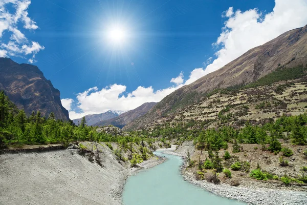 Piękny krajobraz w Himalajach — Zdjęcie stockowe