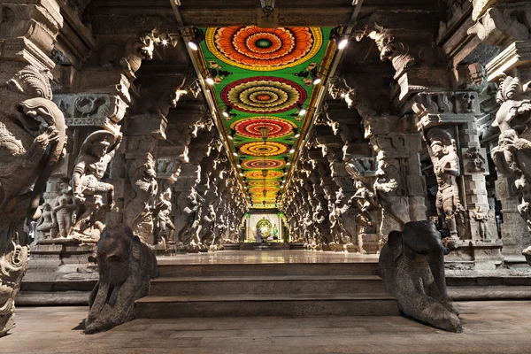 Dentro do templo de meenakshi — Fotografia de Stock